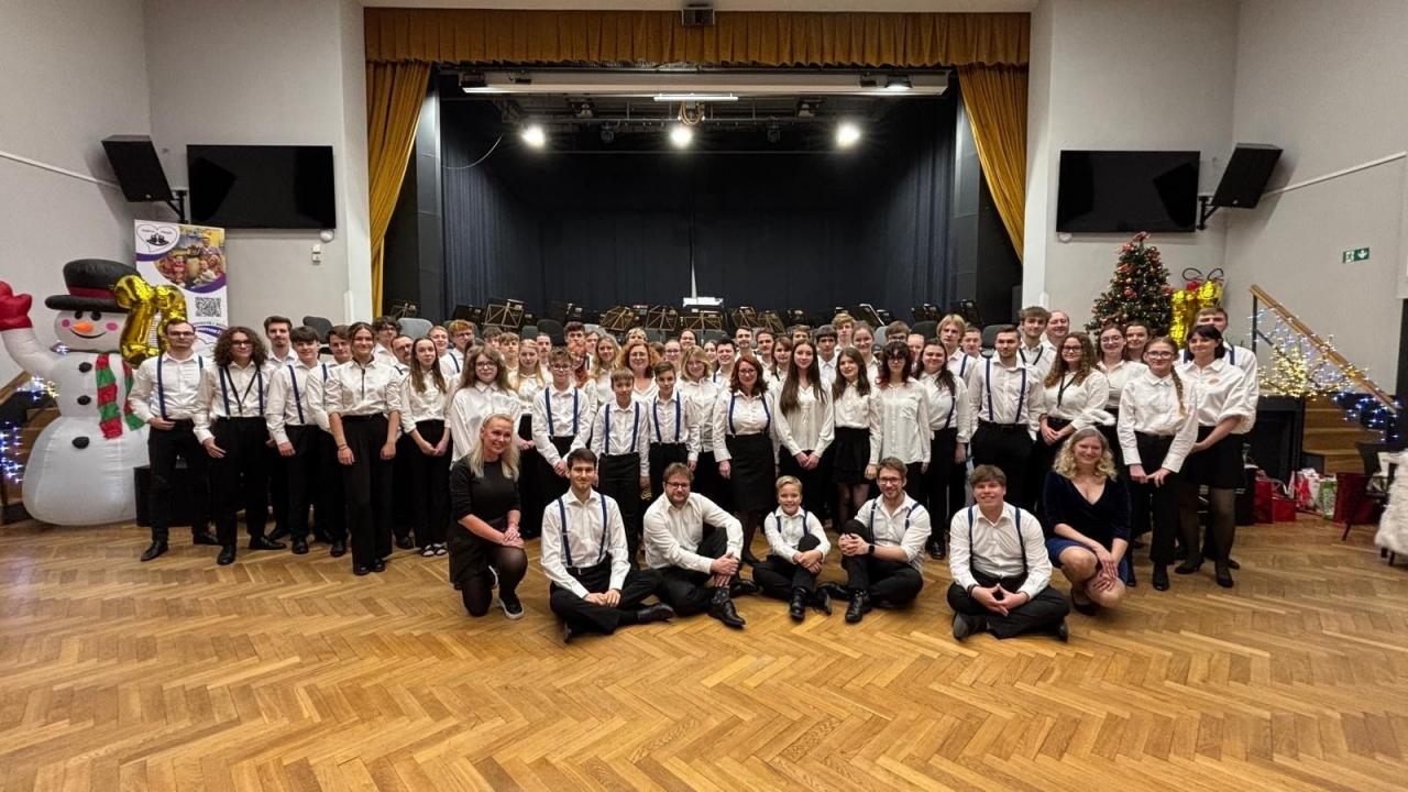 fee5e396 9422 4959 b642 d3d0a9b9455e2